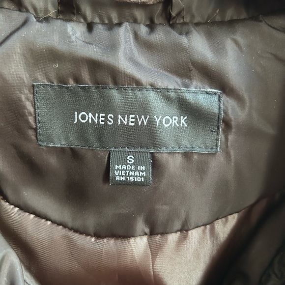 JONES NEW YORK winter coat. - Picture 4 of 11